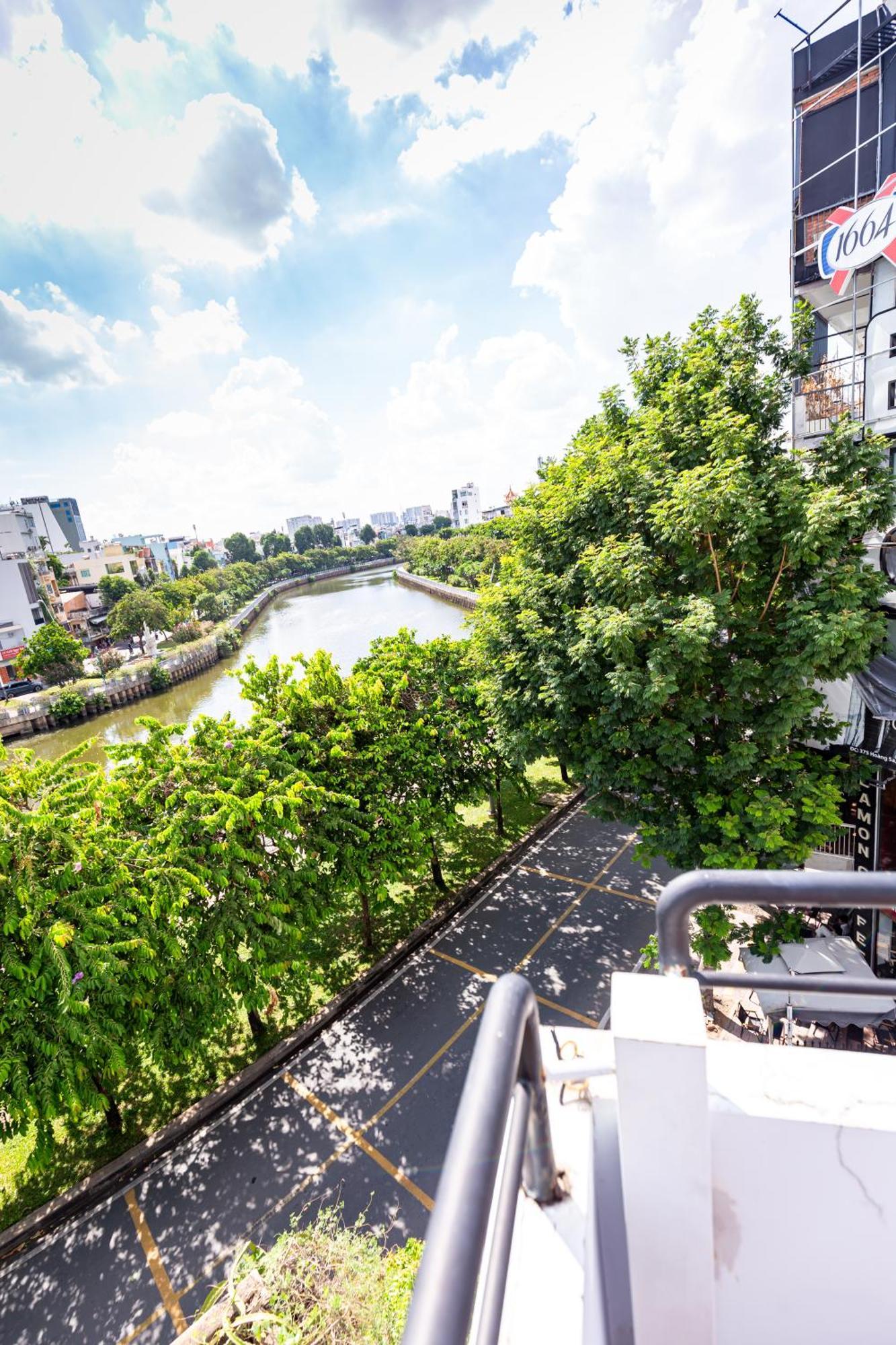 Cozy Riverview Of Livinginn Ho-Chi-Minh-Stadt Exterior foto