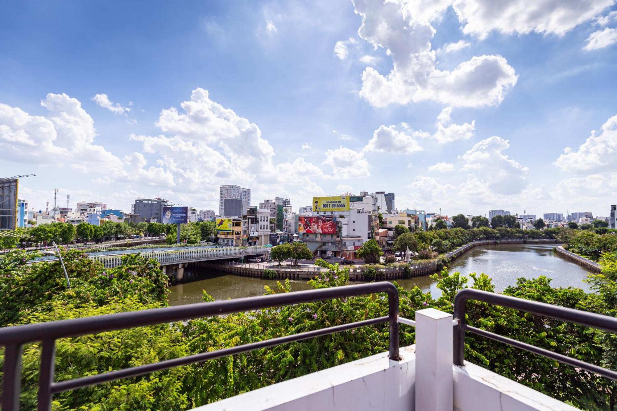 Cozy Riverview Of Livinginn Ho-Chi-Minh-Stadt Exterior foto